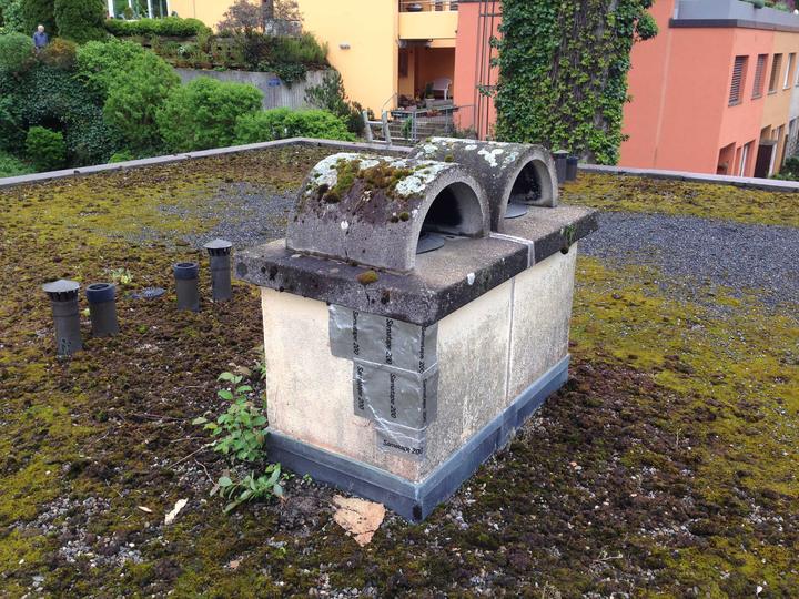 Flachdach mit Entlüftungsrohren, Kontrolle durch die Concenti GmbH